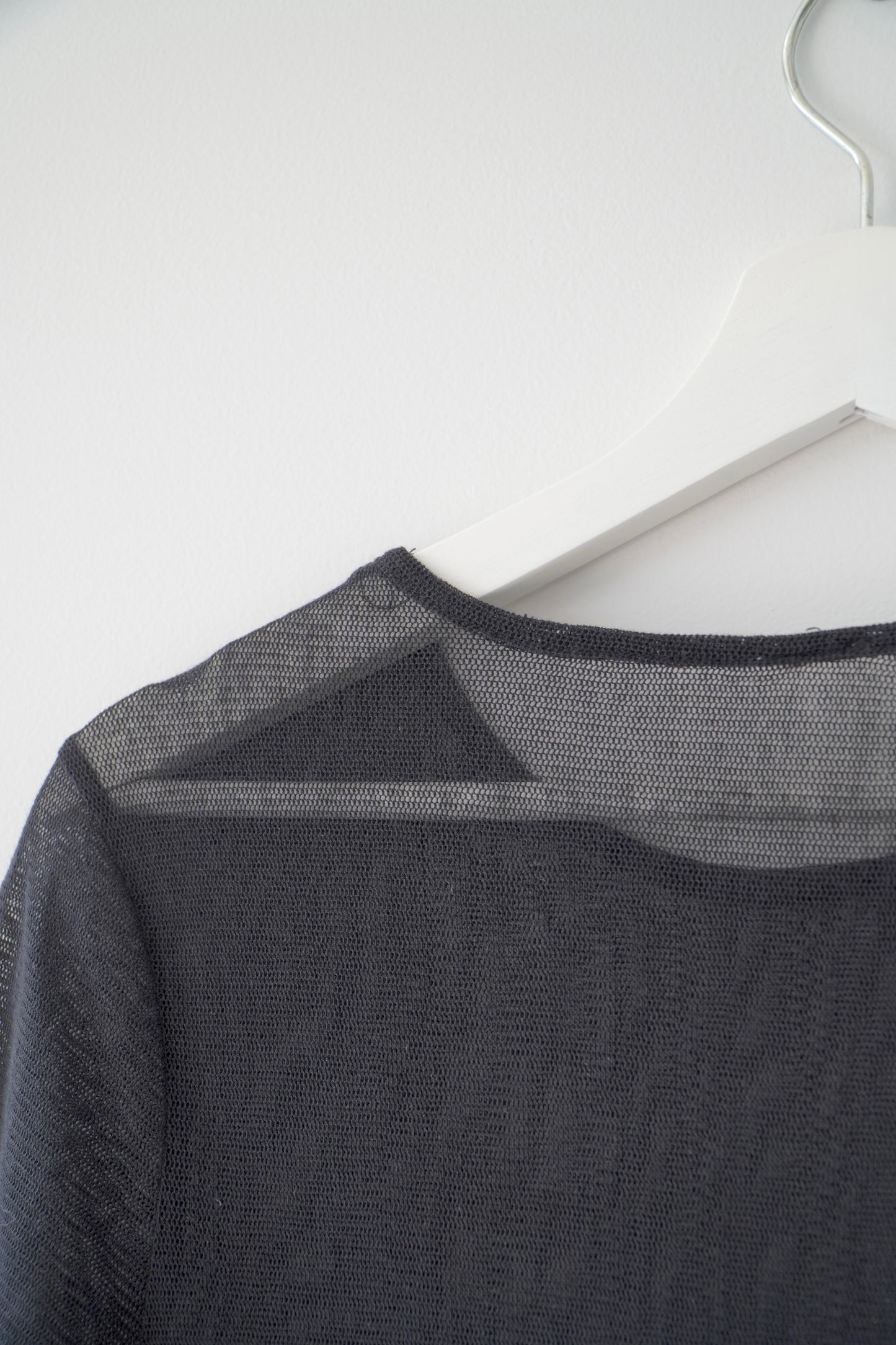 Black Mesh Knit Short Sleeve Top (6-8 Au)