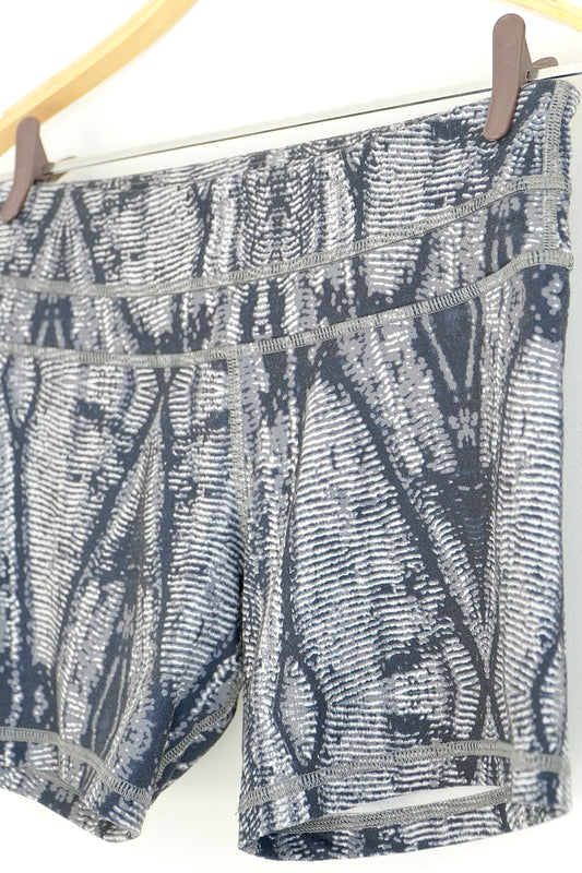 Lululemon Grey 'Groove' Print Athletic Shorts (Fits 6-8 AU)