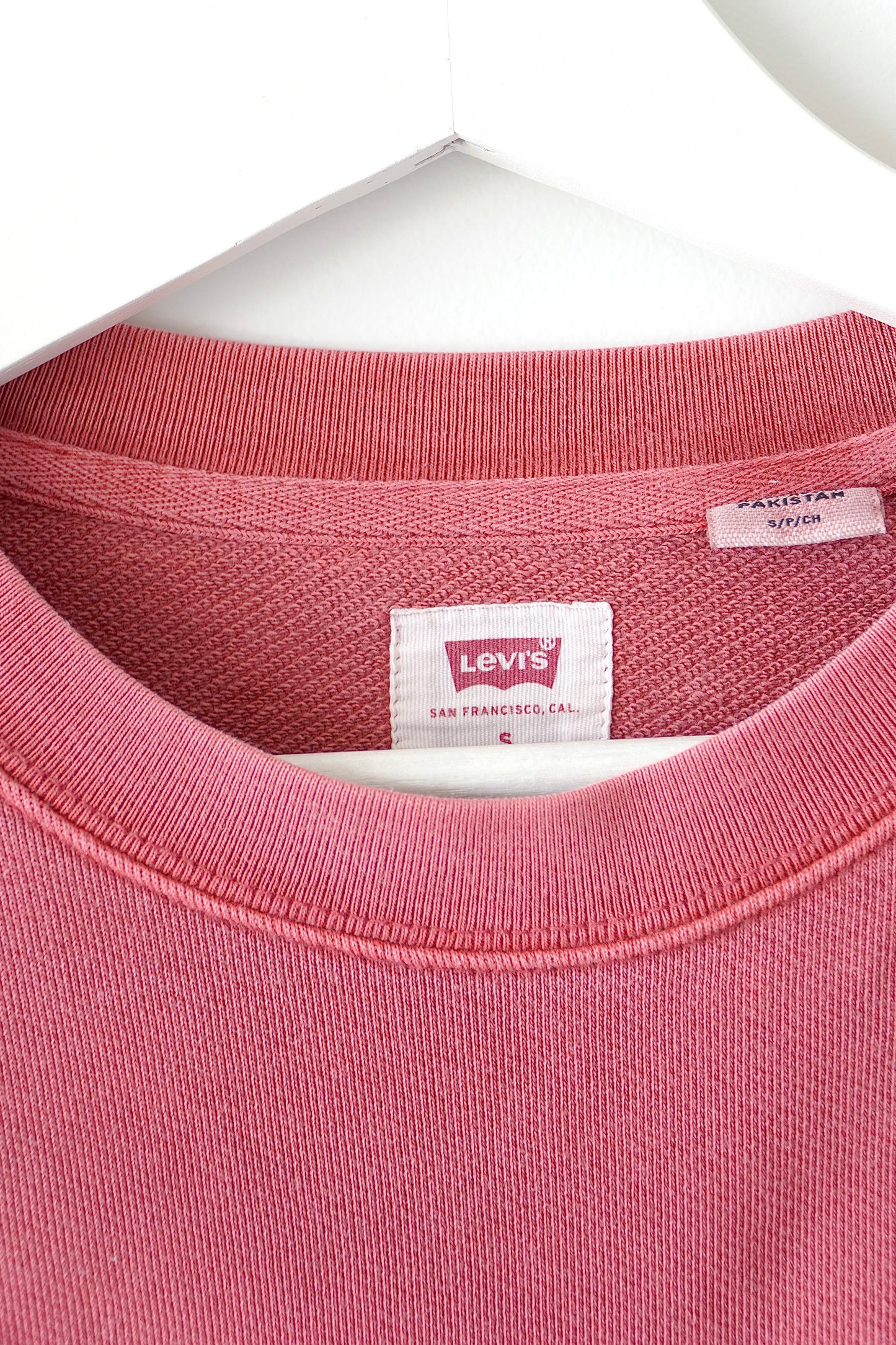 Levi’s Washed Red Logo Crewneck Pullover Sweatshirt (S)