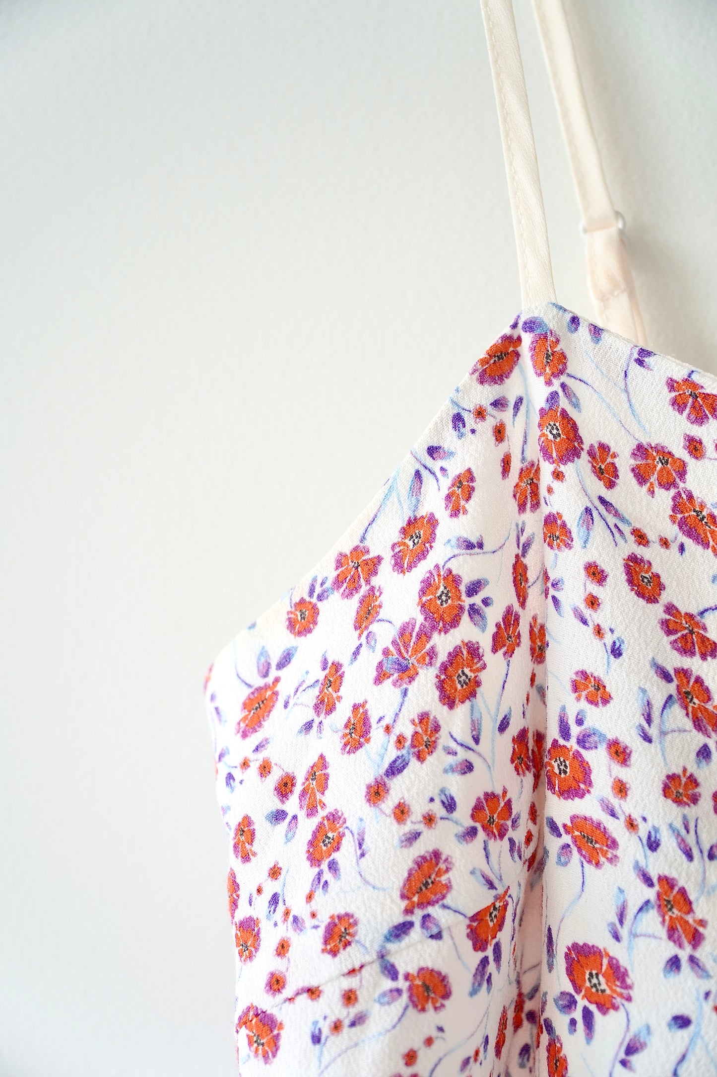 Hansen + Gretel Floral Relaxed Crop Top w/ Tie Detail (2)