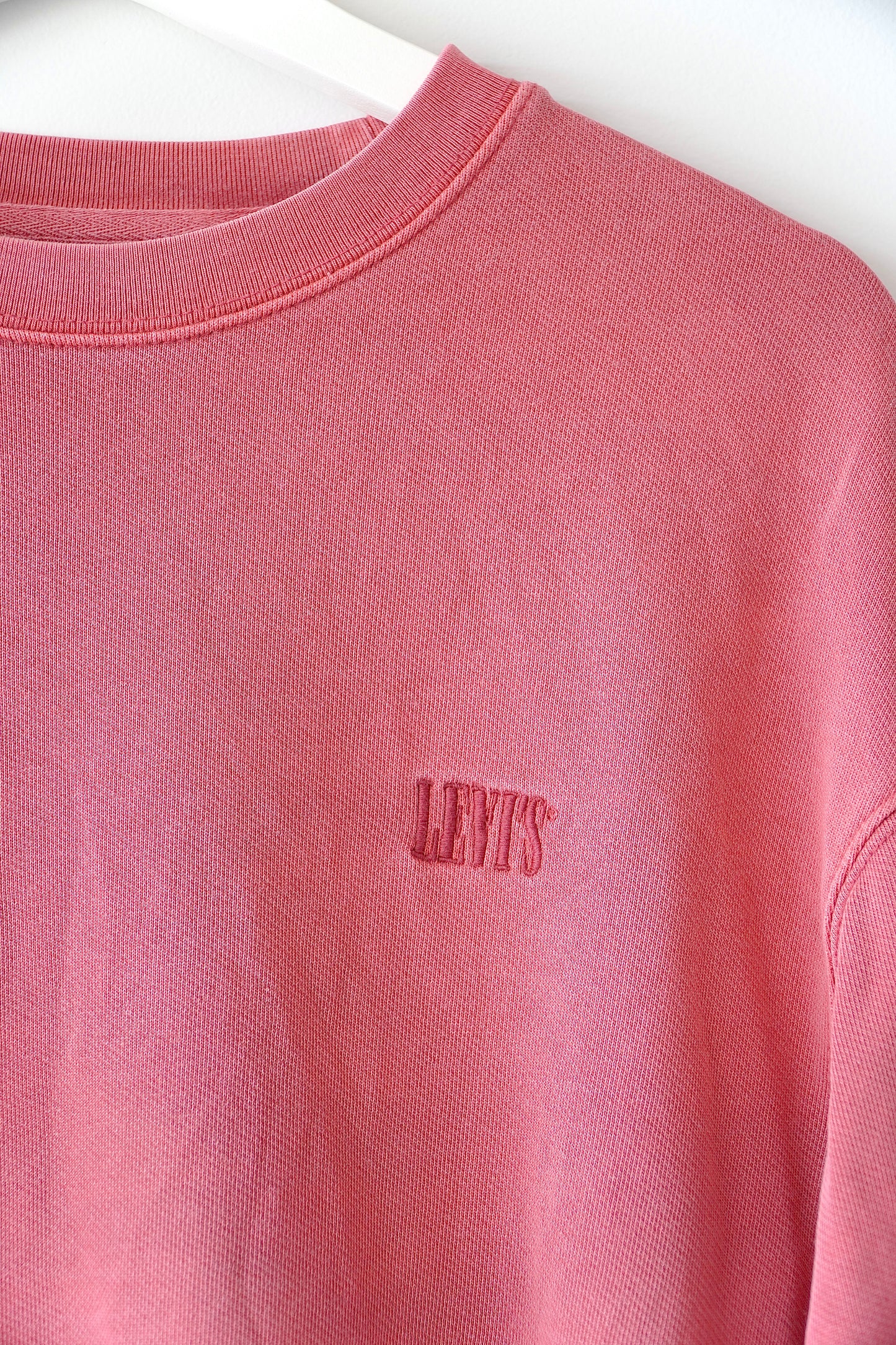 Levi’s Washed Red Logo Crewneck Pullover Sweatshirt (S)