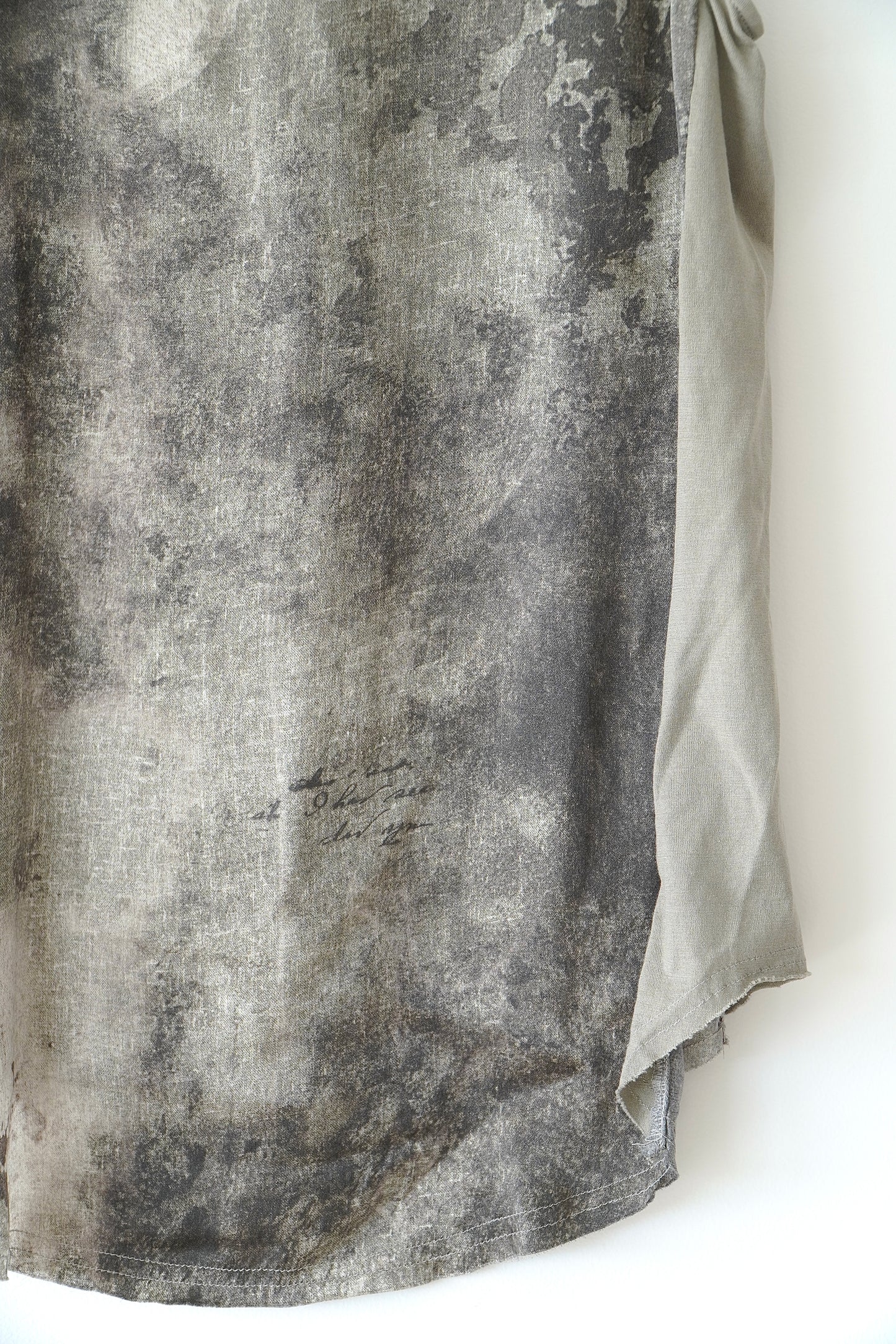 go> by GoSilk Green Grey Blotted Ink Zip Silk Blouse (XS)