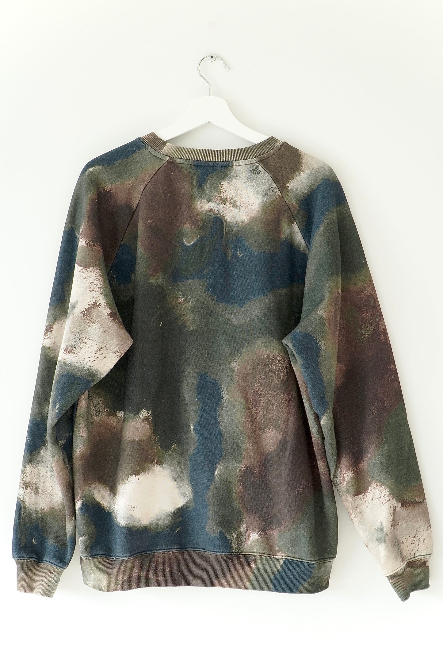 ZANEROBE Washed Camo 'Lowgo Raglan' Crewneck Sweatshirt (M)