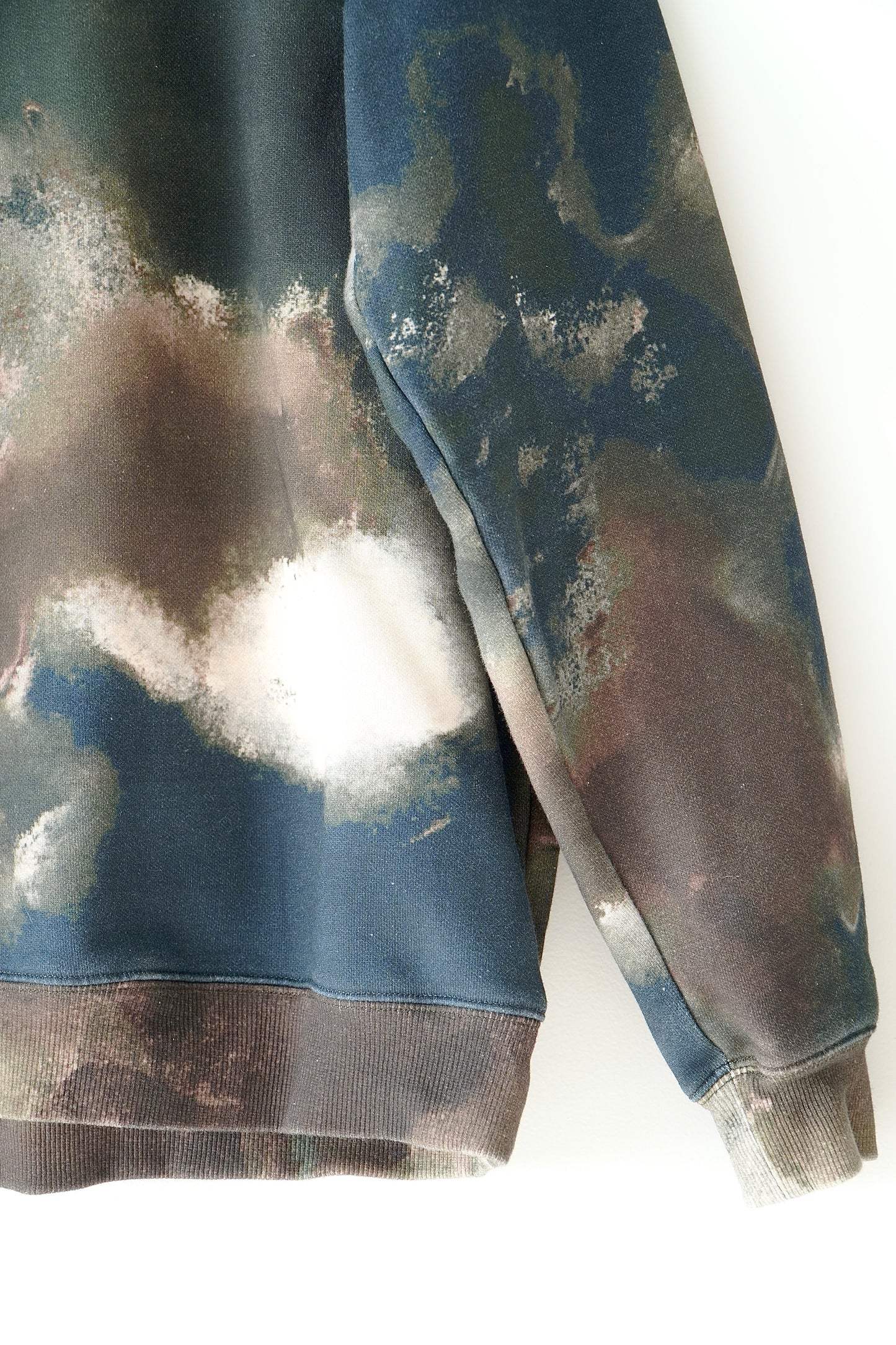 ZANEROBE Washed Camo 'Lowgo Raglan' Crewneck Sweatshirt (M)