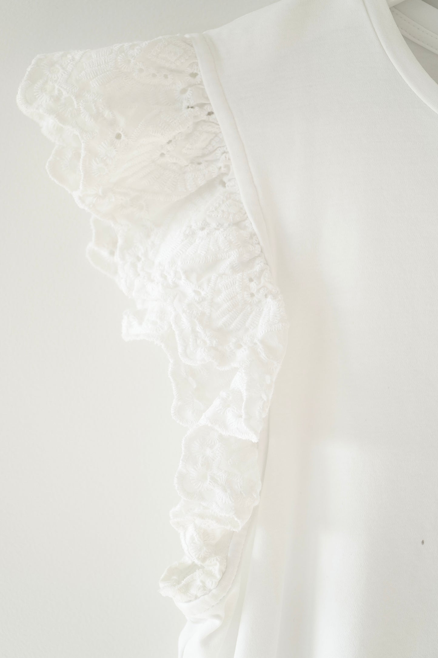 Witchery White Embroidery Frill Sleeve Cotton Classic Tee (XS)