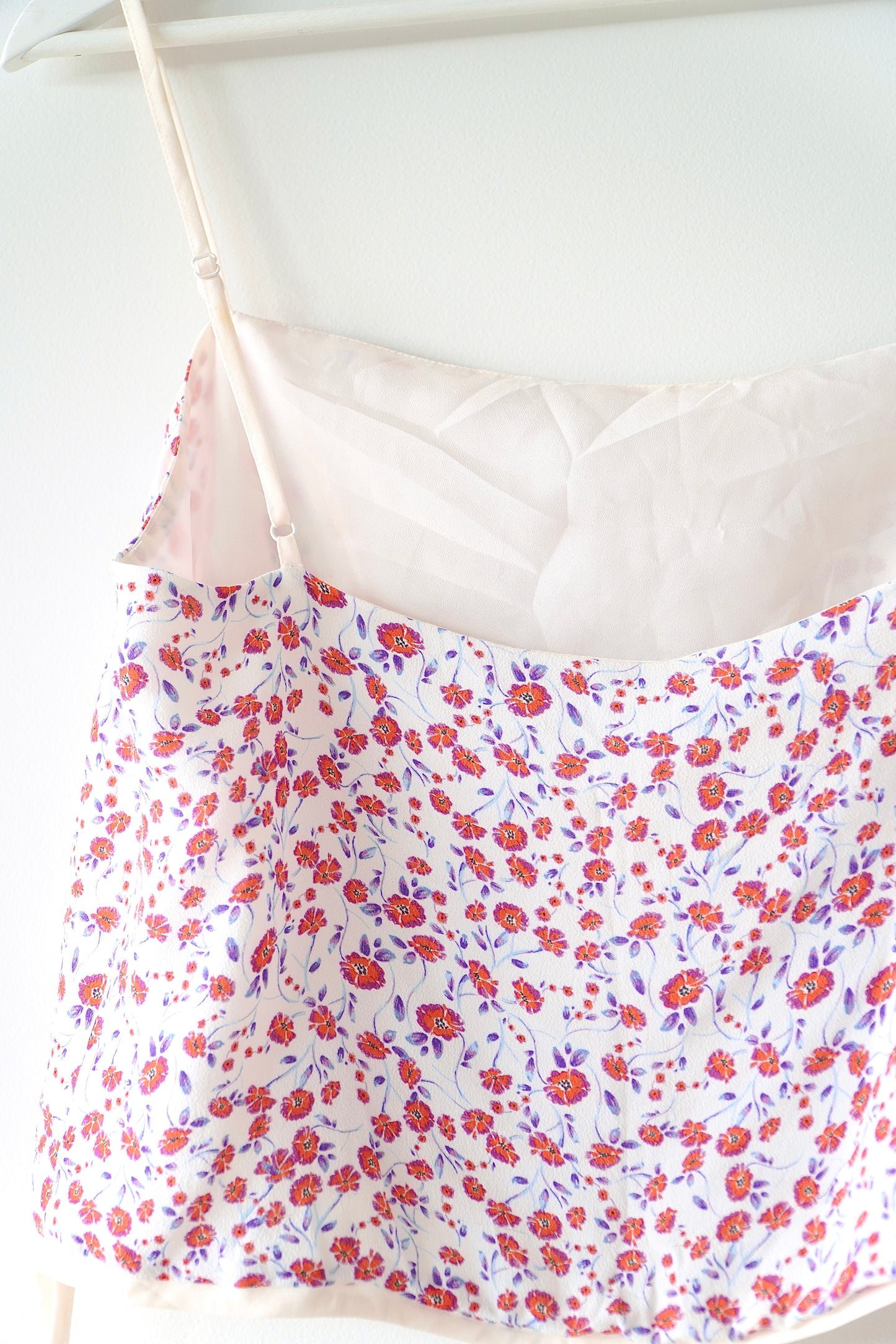 Hansen + Gretel Floral Relaxed Crop Top w/ Tie Detail (2)