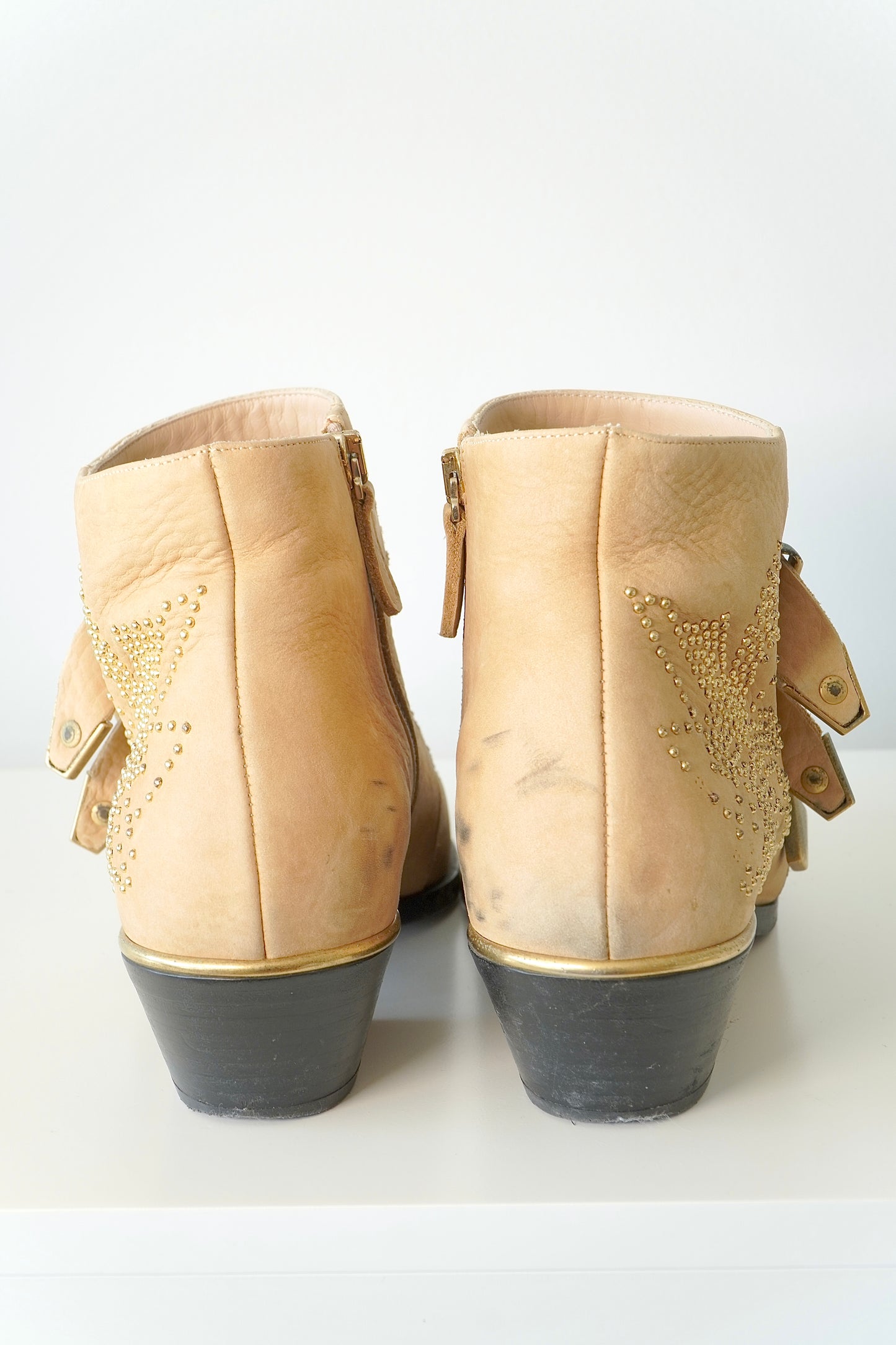 Chloe Tan Susanna Studded Ankle Boots W/ Gold Detailing (37)