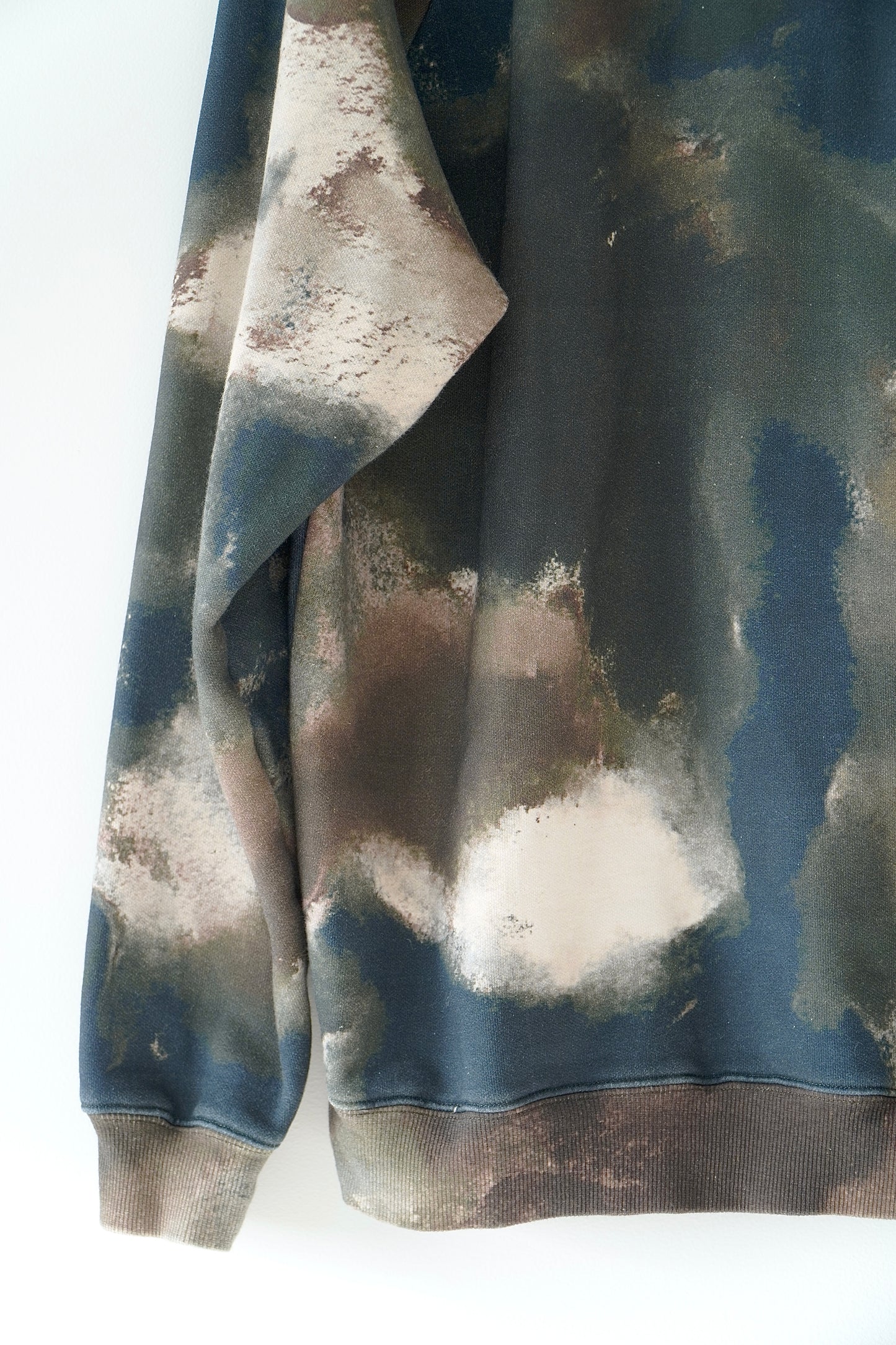 ZANEROBE Washed Camo 'Lowgo Raglan' Crewneck Sweatshirt (M)