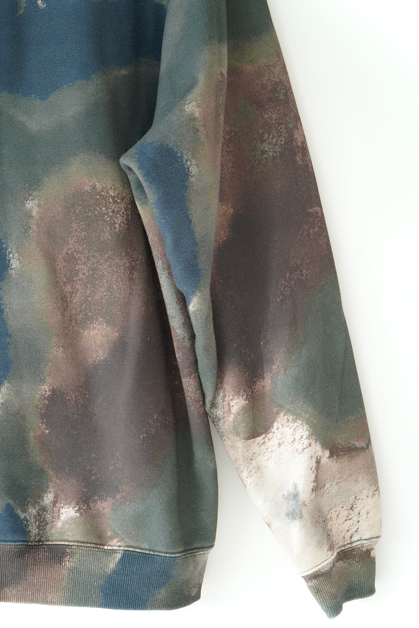 ZANEROBE Washed Camo 'Lowgo Raglan' Crewneck Sweatshirt (M)