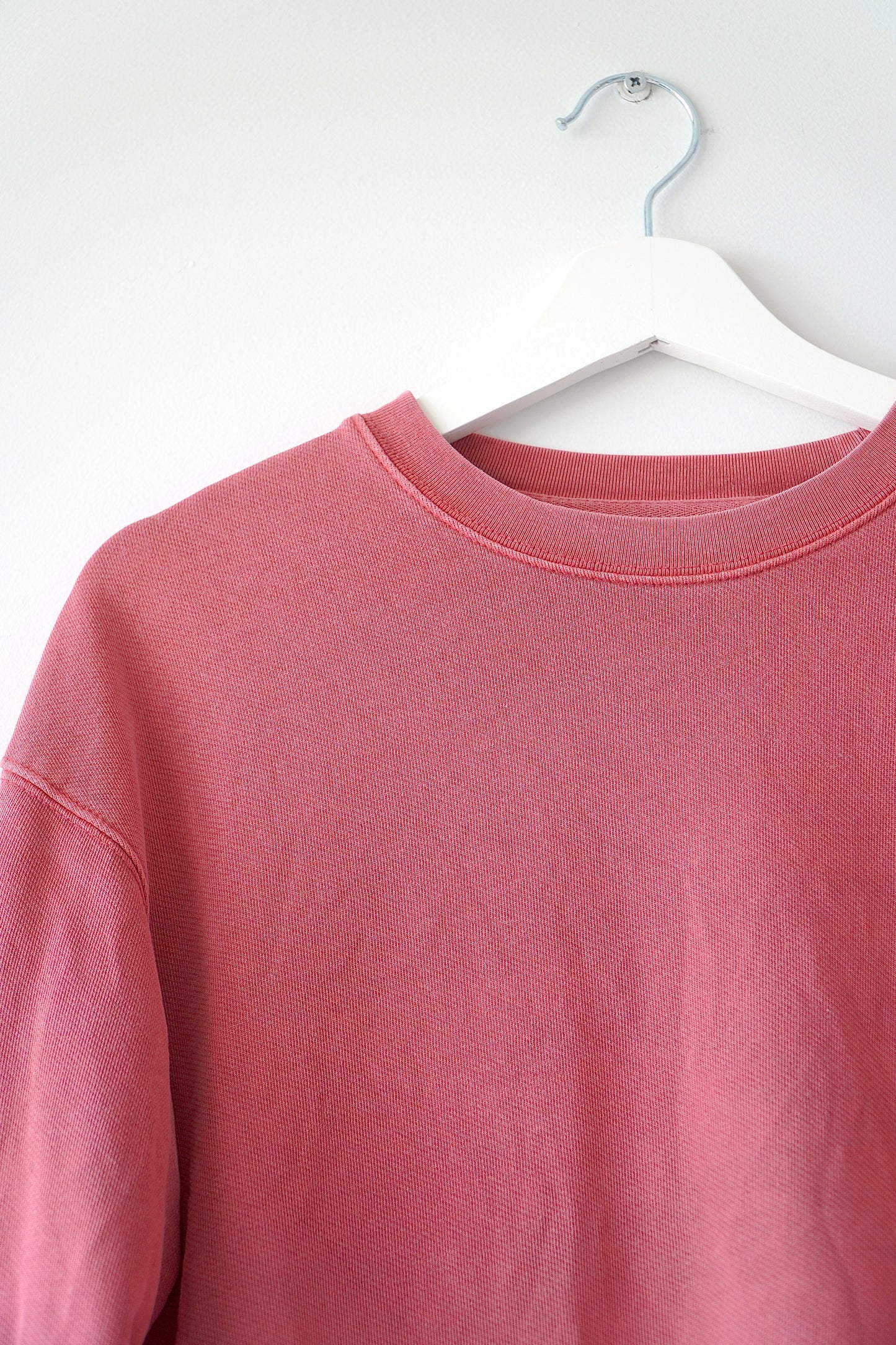 Levi’s Washed Red Logo Crewneck Pullover Sweatshirt (S)