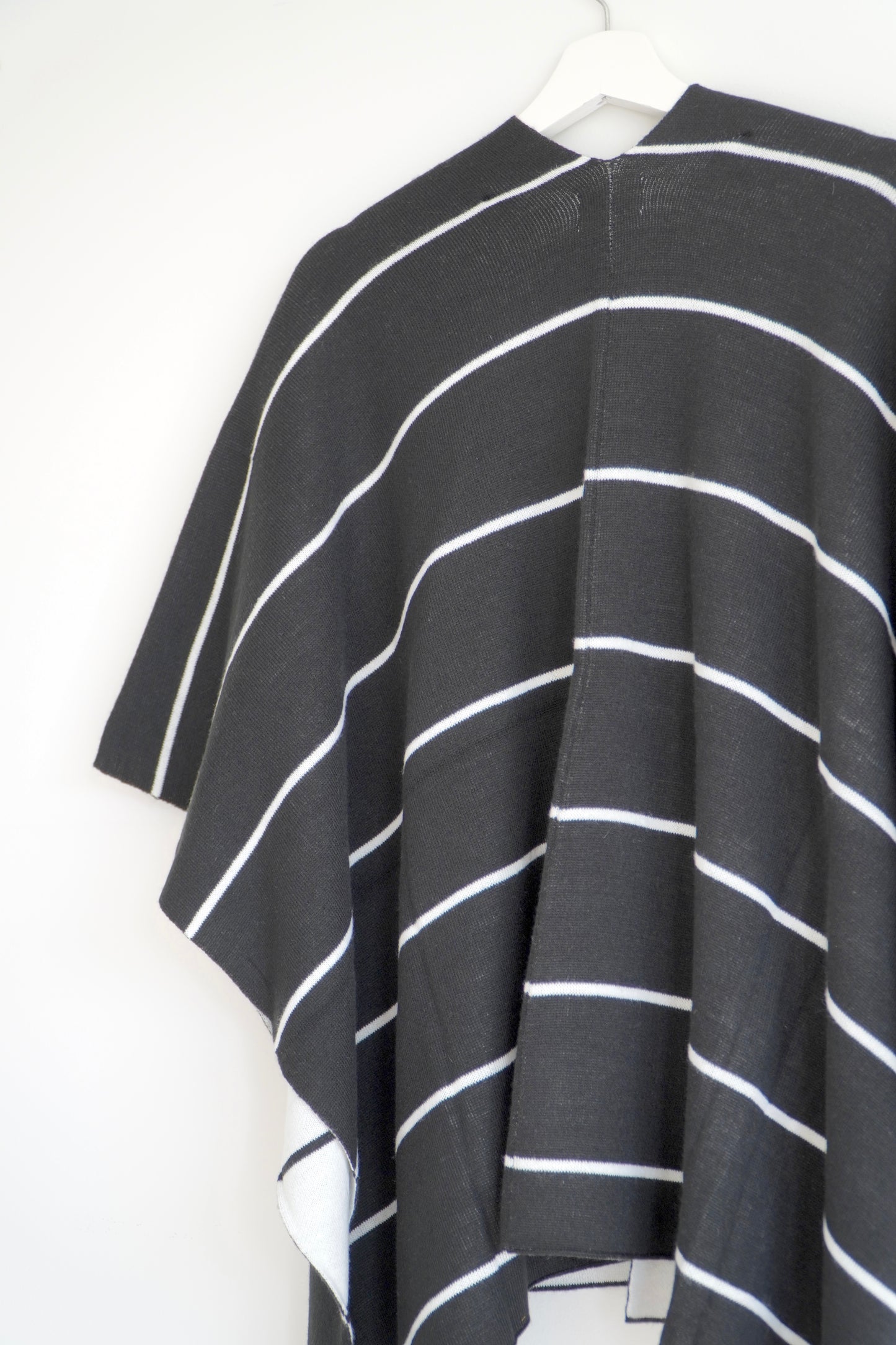 Seed Heritage Black and White Striped Kimono-Style Poncho (O/S)