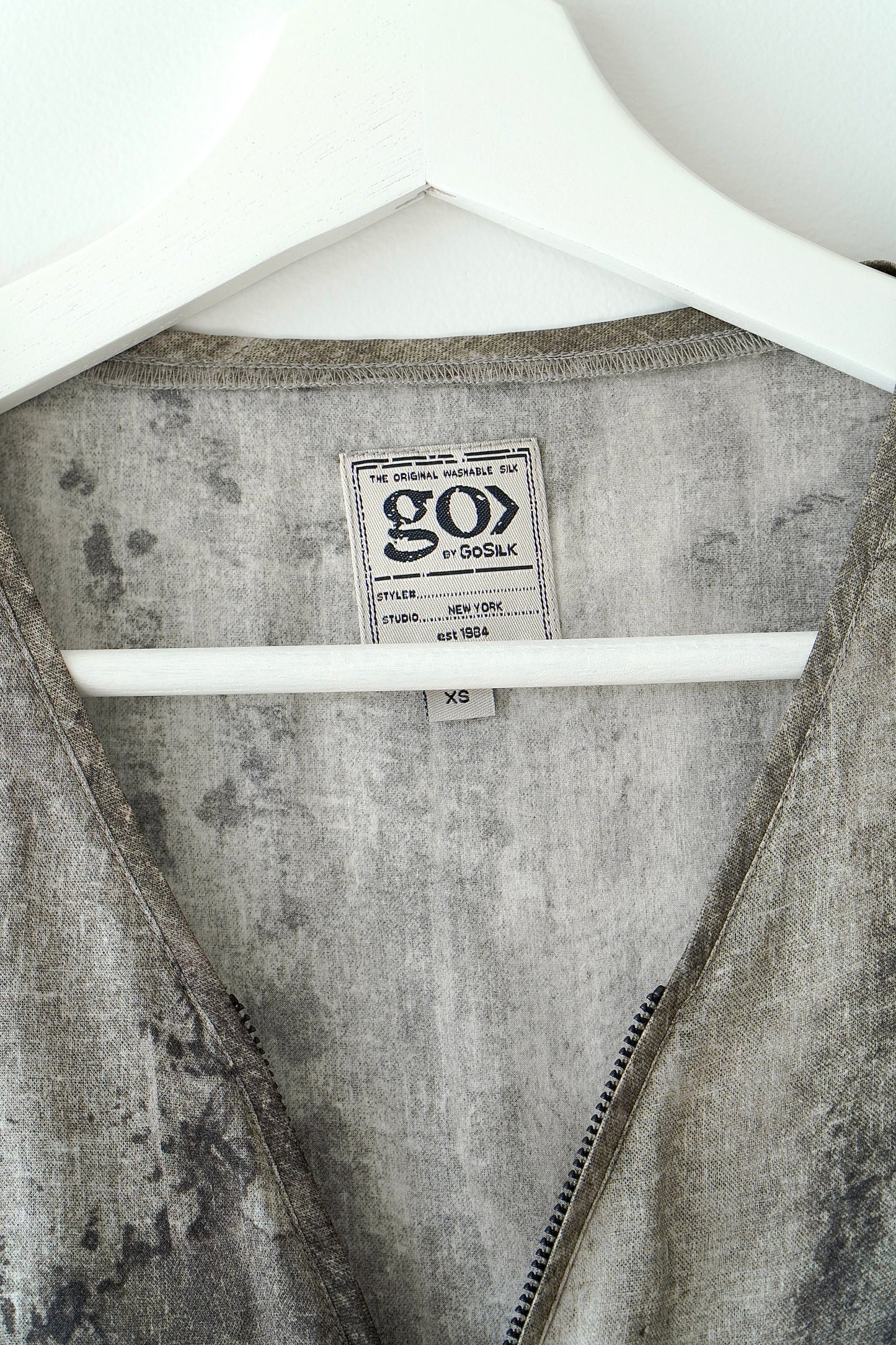 go> by GoSilk Green Grey Blotted Ink Zip Silk Blouse (XS)