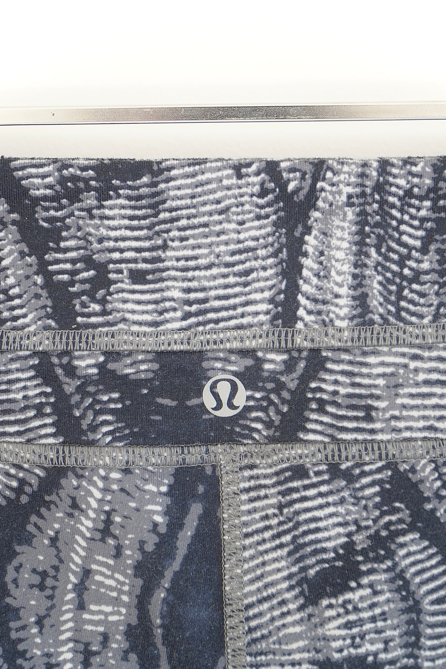 Lululemon Grey 'Groove' Print Athletic Shorts (Fits 6-8 AU)