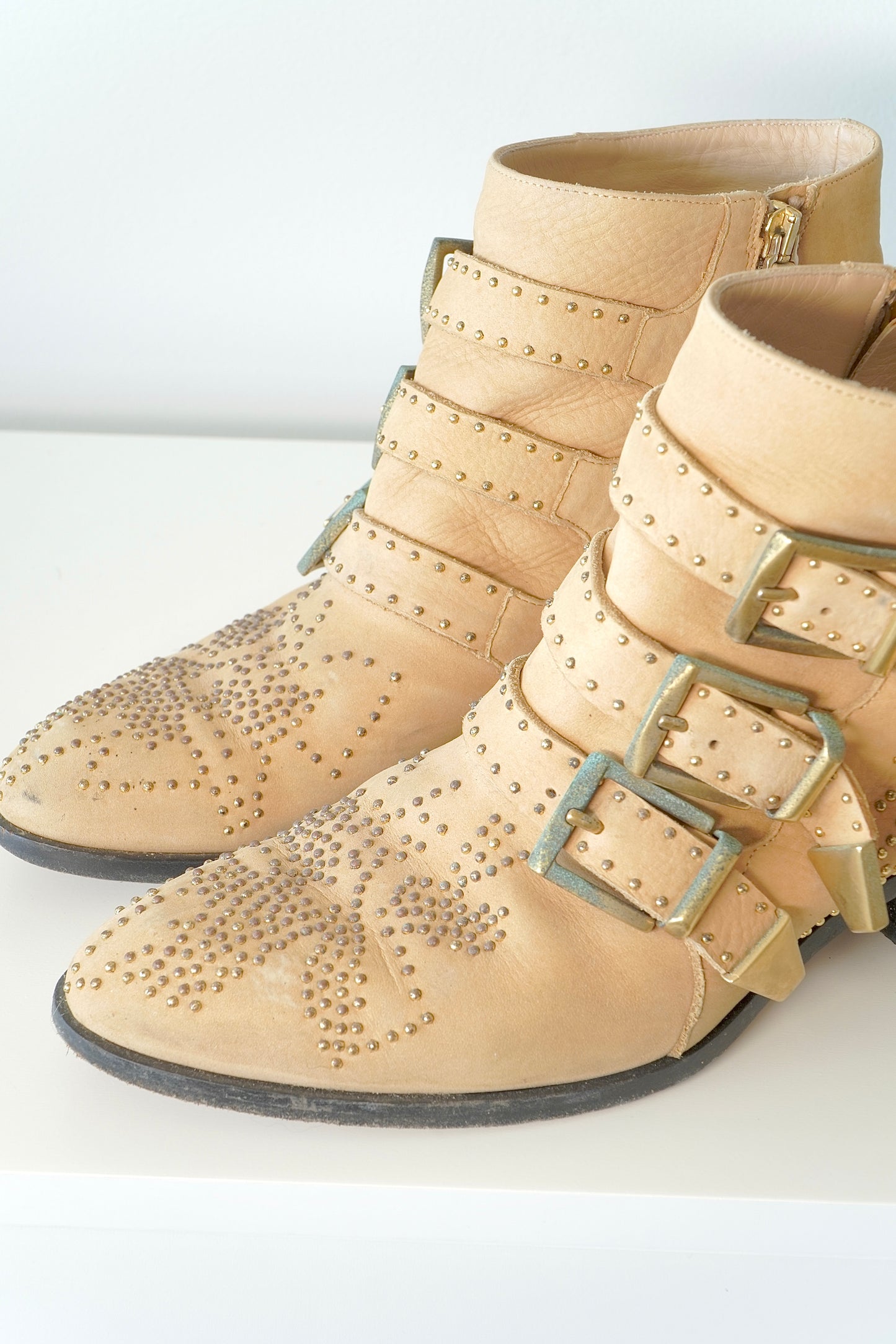 Chloe Tan Susanna Studded Ankle Boots W/ Gold Detailing (37)