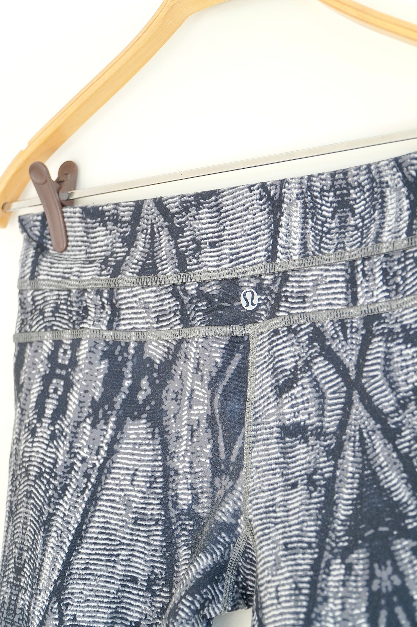Lululemon Grey 'Groove' Print Athletic Shorts (Fits 6-8 AU)