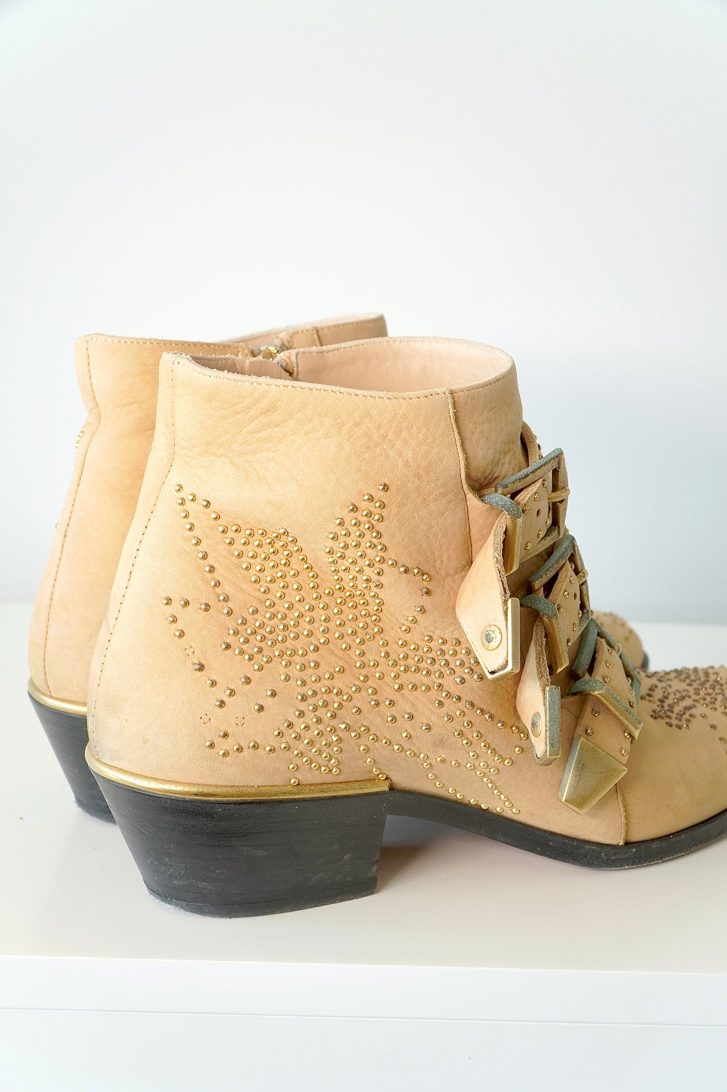 Chloe Tan Susanna Studded Ankle Boots W/ Gold Detailing (37)