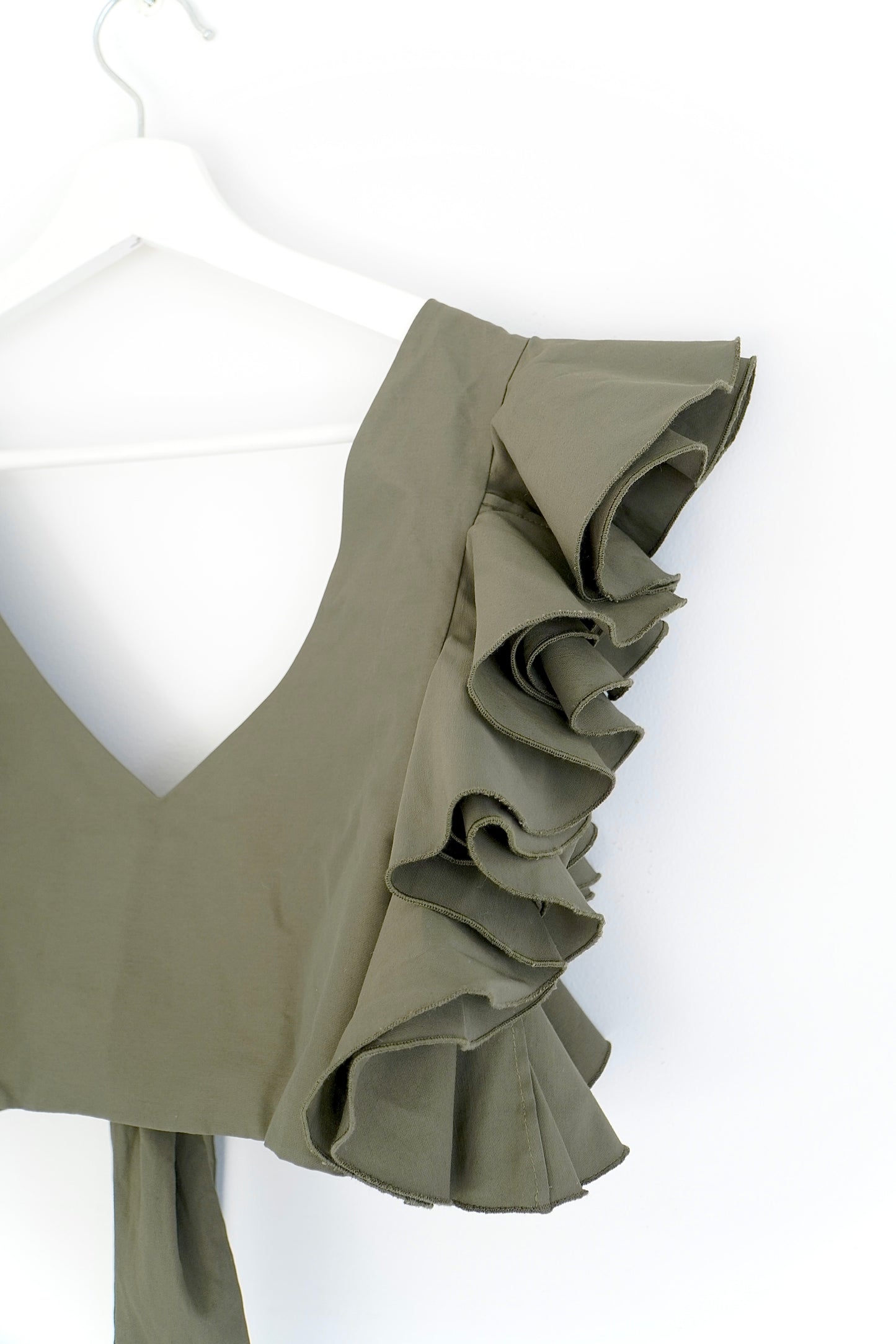 ARTCLUB Army Green ‘Le Cercle’ Cropped Ruffled Top (S)