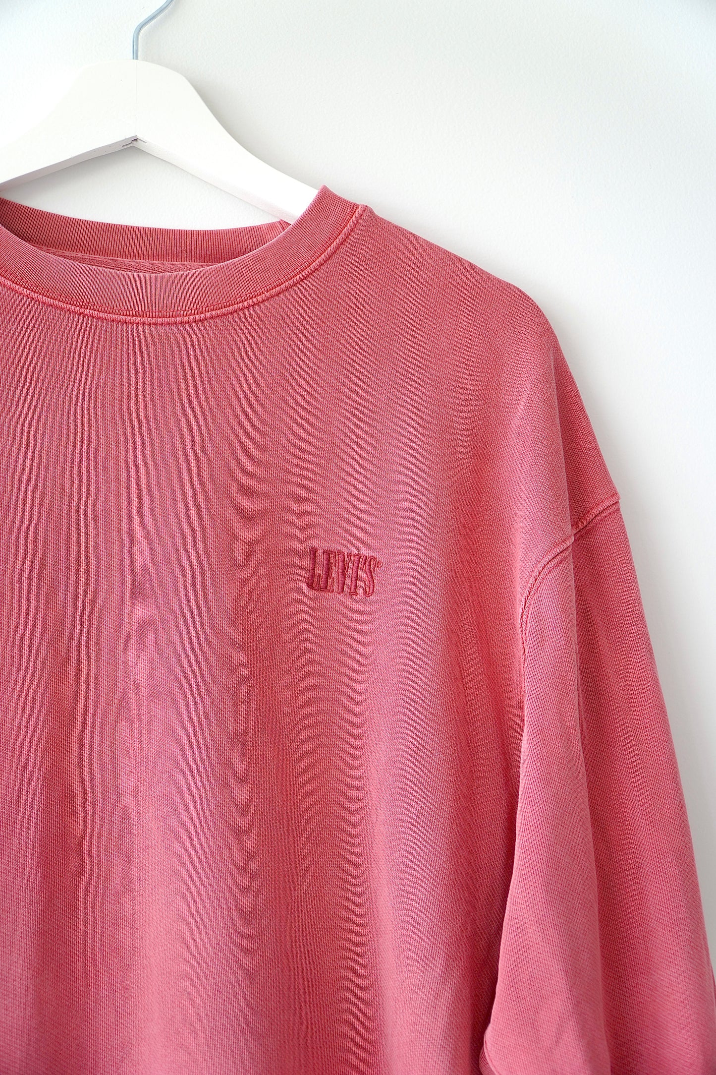 Levi’s Washed Red Logo Crewneck Pullover Sweatshirt (S)