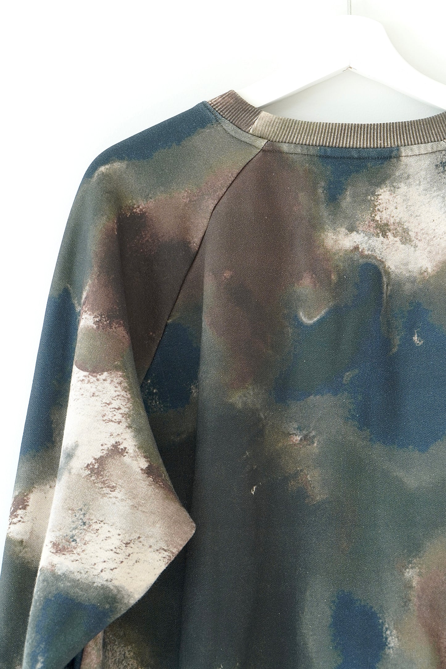 ZANEROBE Washed Camo 'Lowgo Raglan' Crewneck Sweatshirt (M)