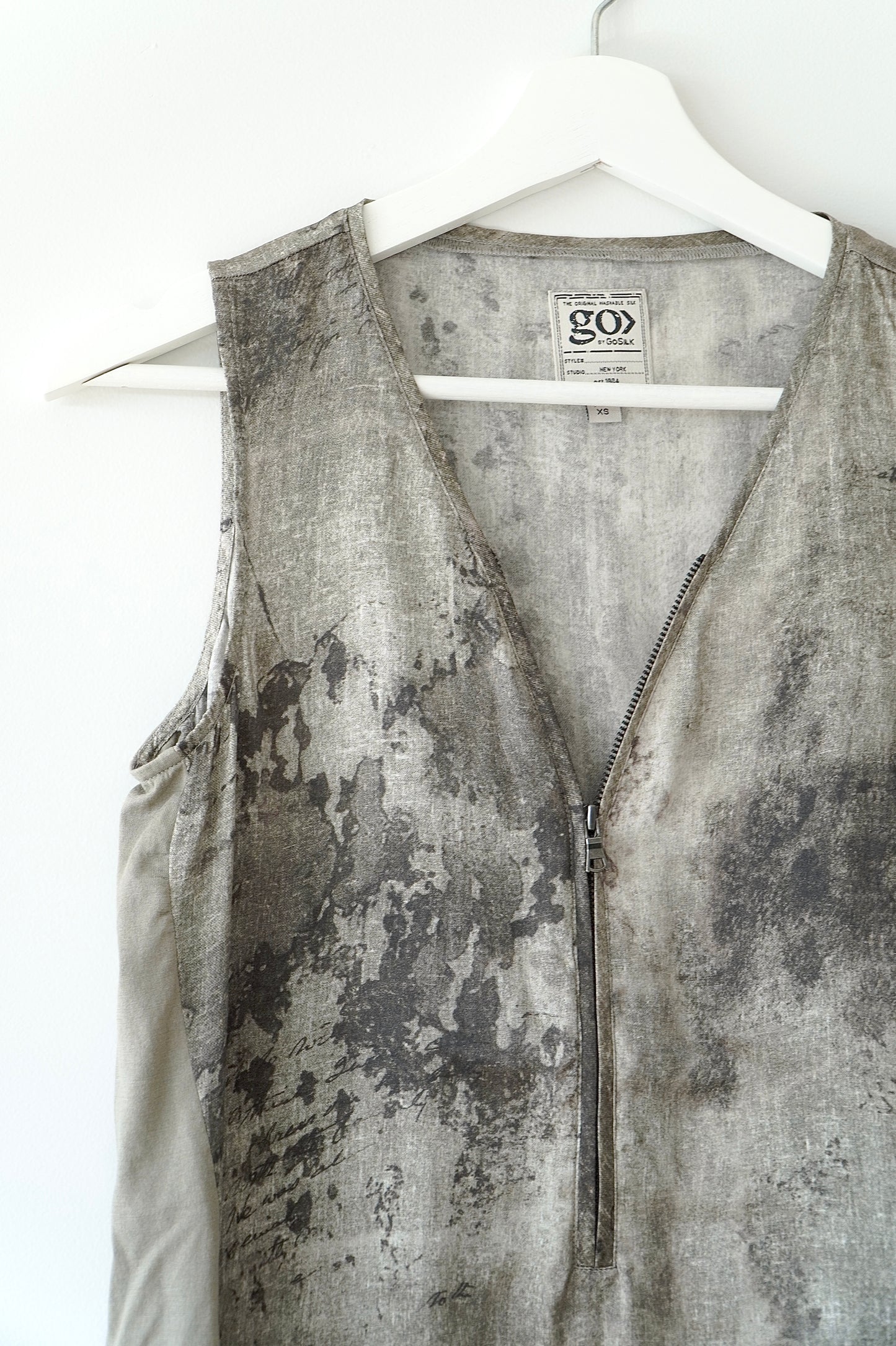 go> by GoSilk Green Grey Blotted Ink Zip Silk Blouse (XS)