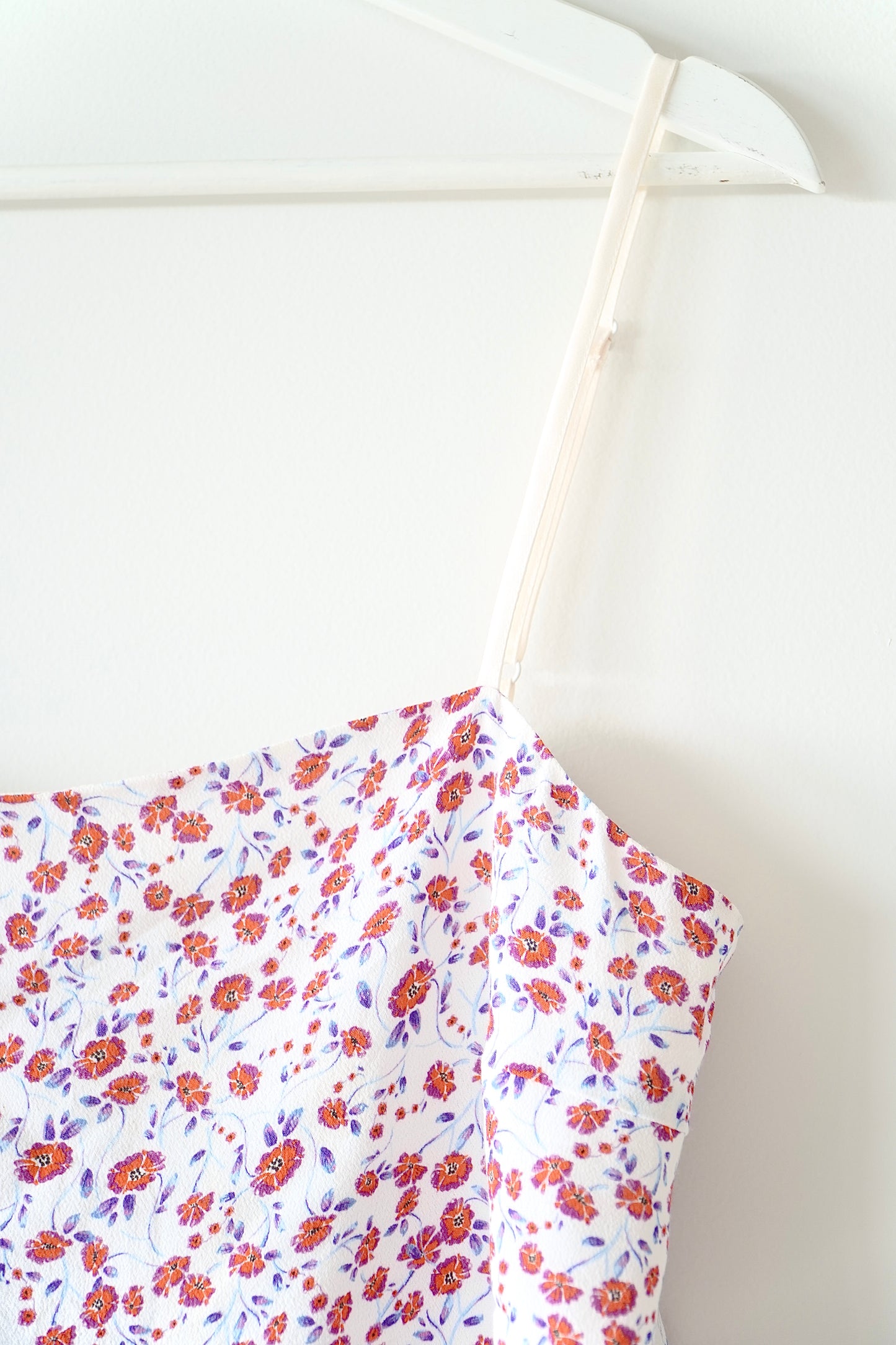 Hansen + Gretel Floral Relaxed Crop Top w/ Tie Detail (2)