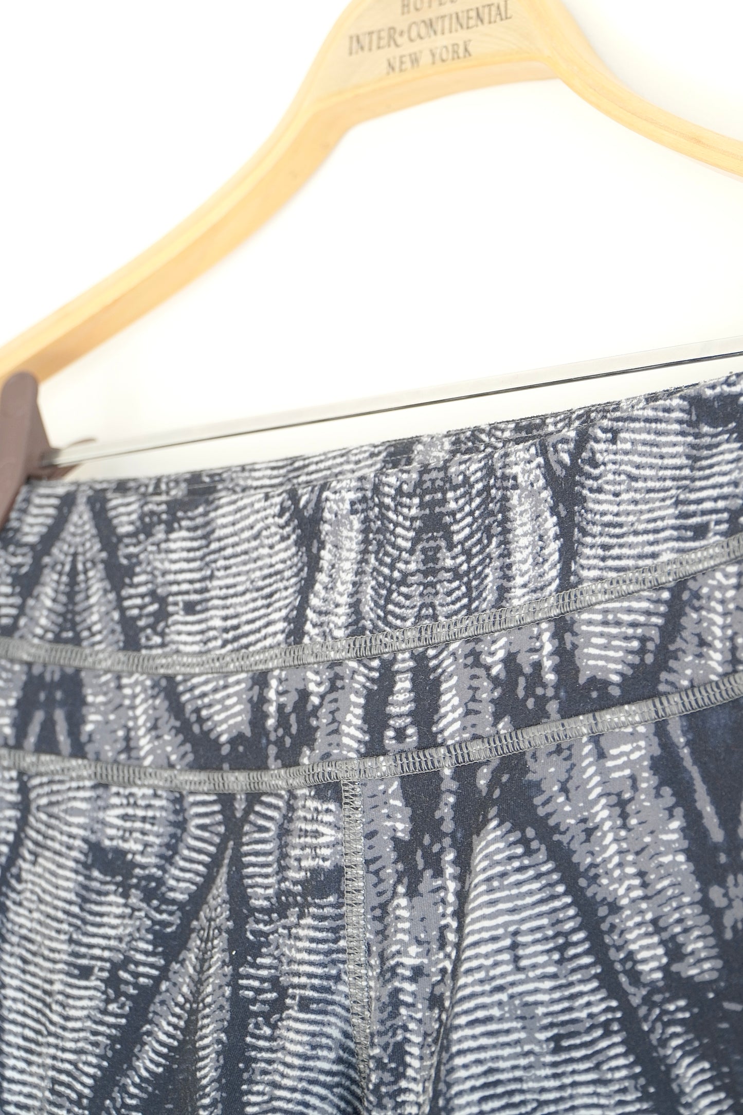 Lululemon Grey 'Groove' Print Athletic Shorts (Fits 6-8 AU)
